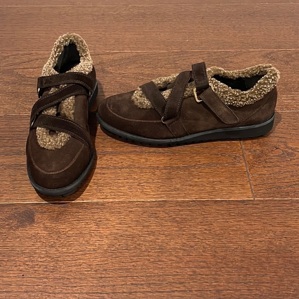 Stuart Weitzman Women’s Happyfeet Cola Sport Brown Suede Shoes Size 8.5 Wide